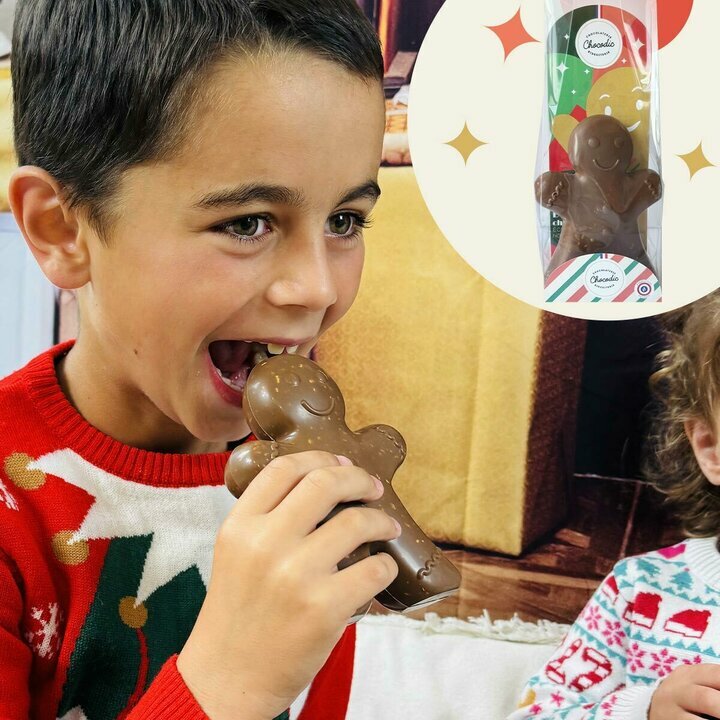 Bonhomme en chocolat lait de no�l aux �clats de noisettes