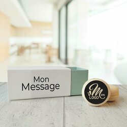 Bo�te de 4 macarons vanille personnalis� avec logo et message sur le th�me vert eau