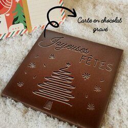 Carte en Chocolat Lait grav� Joyeuses F�tes avec un design Sapin