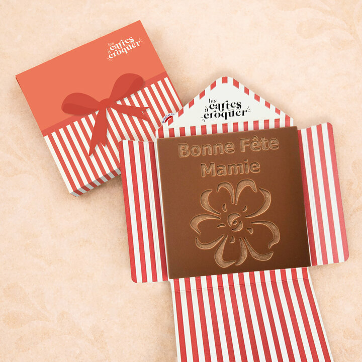 Prête à Croquer - Modèle Fleur Bonne Fête Mamie Prête à Croquer - Modèle Fleur Bonne Fête Mamie Chocolat Lait Enveloppe Cadeau